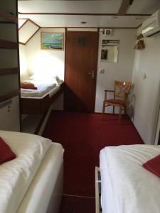 Botel Liza Marleen - Amenities and Services