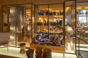 Brach Paris - Evok Collection - Convenient Transportation
