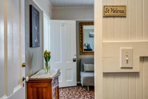 Calistoga Wine Way Inn - Cozy Common Areas