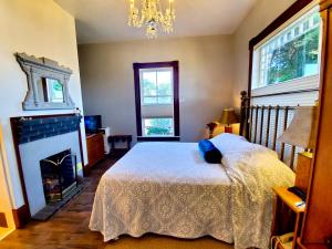 Captains Inn at Moss Landing - Diverse Room Types and Pricing