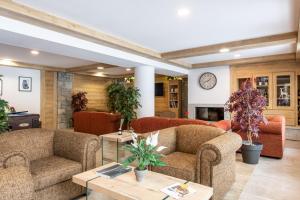 CGH Residence Boutique The Lodge of the Snows - Nearby Airports and Activities