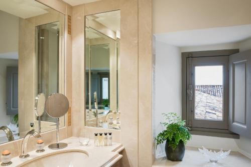 Château Lafaurie-Peyraguey Hotel & Restaurant LALIQUE - Additional Hotel Services