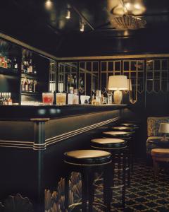 Château Voltaire - Dining and Amenities