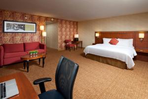 Courtyard by Marriott Baldwin Park - Room Types and Booking