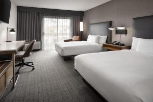 Courtyard by Marriott San Mateo Foster City - Comfortable Accommodations