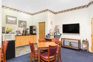 Creekside Inn & Suites - Accessibility and Disability Accommodations