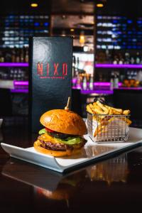 E Central Hotel Downtown Los Angeles - Dining Options
