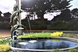 Emerald Dolphin Inn & Mini Golf - Frequently Asked Questions