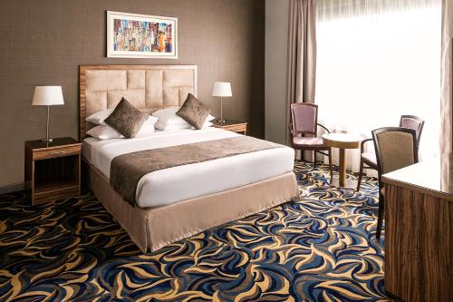 Emirates Plaza Hotel - Location and Distance