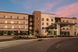 Fairfield by Marriott Inn & Suites Anaheim Los Alamitos - Rooms and Accommodations