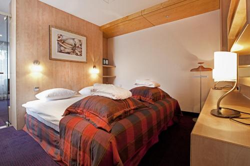 Fletcher Family Hotel Paterswolde - Location and Transportation Options