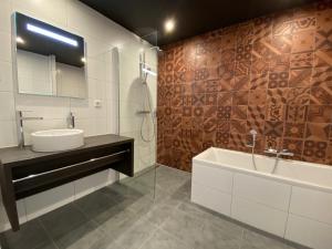 Fletcher Hotel-Restaurant ByZoo Emmen - Check-in and Check-out