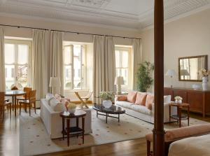 Four Seasons Hotel Milano - Policies and Additional Information
