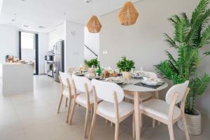 Frank Porter - Club Villas - Booking Policies