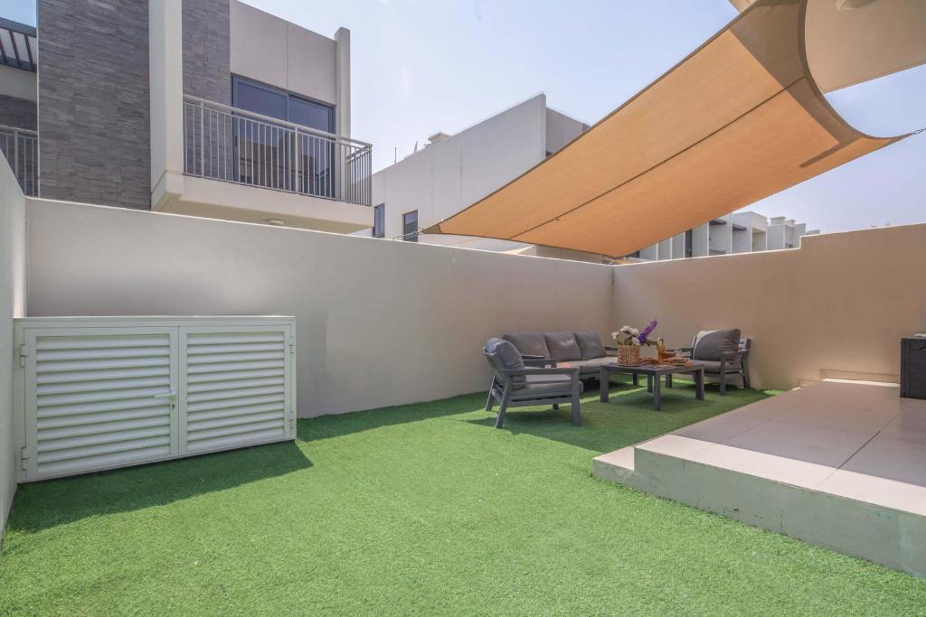 Frank Porter – Damac Sycamore Review