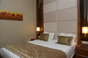 Grand Hotel Downtown - Dining and Breakfast