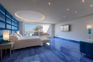 Grotta Palazzese Beach Hotel - Dining Options and Restaurant Hours