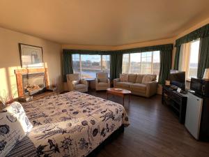 Gualala Country Inn - Room Types and Pricing