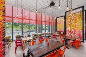 Hampton by Hilton Dubai Al Seef - Breakfast and Grab-n-Go Service