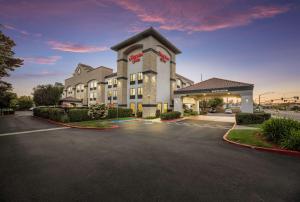 Hampton Inn Oakland-Hayward - Guest Reviews and Ratings