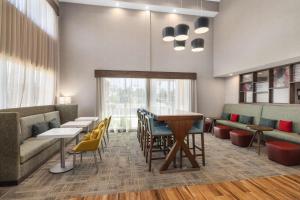 Hampton Inn & Suites Bakersfield Central - Room Types and Policies