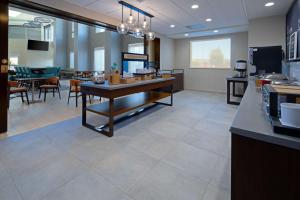 Hampton Inn & Suites Gilroy, Ca - Policies and Booking