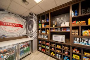 Hampton Inn & Suites Modesto - Salida - Room Types and Features