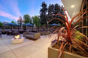 Hampton Inn & Suites Sunnyvale-Silicon Valley, Ca - Room Types and Pricing