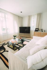 Hemen Hotel - Dining and Recreation