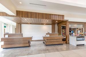 Hilton Garden Inn Gilroy - Business Amenities