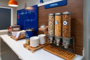 Holiday Inn Express - Santa Rosa North, an IHG Hotel - Guest Feedback and Policies