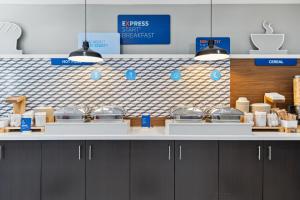 Holiday Inn Express & Suites Mountain View, an IHG Hotel - Renovation Notices