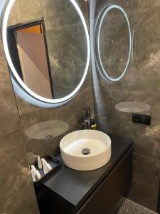 Hotel 83 - Guest Experiences and Ratings