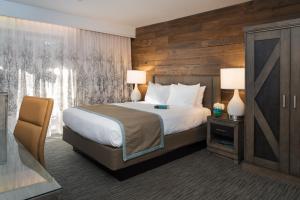 Hotel Azure - Dining Experiences