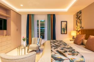 Hotel Byblos Saint-Tropez - Engaging Entertainment and Activities