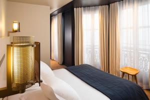 Hotel De Nell - Transportation and Parking