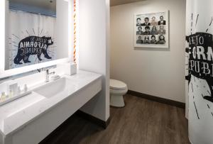 Hotel Hermosa - Accessibility and Accommodations