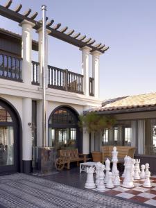 Hotel La Co(o)rniche - Thoughtful Amenities and Facilities