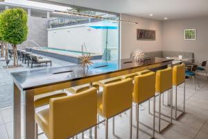 Hotel Lucent - Transportation and Nearby Attractions