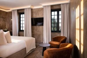 Hotel Saint-Delis - The Painter's House - Relais & Châteaux - Hotel Facilities and Amenities