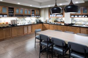 Hyatt Place Jacksonville Airport - Getting to the Hotel