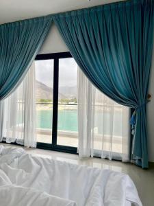 Iconic 4-Bedroom Villa With Pool in Fujairah Palm - Nearby Attractions and Activities