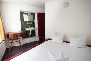 International Hotel - Staff and Service