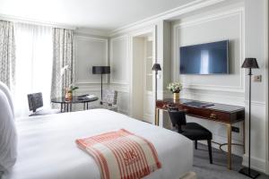J.K. Place Paris - Guest Services