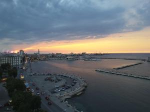 JR Hotels Bari Grand Hotel of Nations - Location and Accessibility