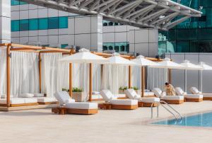 Jumeirah Living World Trade Centre Dubai - Dining and Food Options