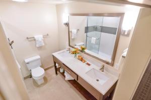 La Cuesta Inn - Guest Room Features