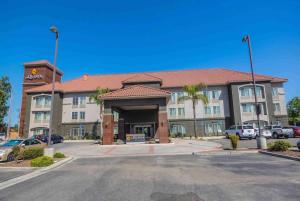 La Quinta by Wyndham Fowler - Location and Accessibility