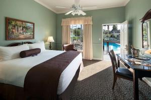 Lavender Inn by the Sea - Dining and Entertainment