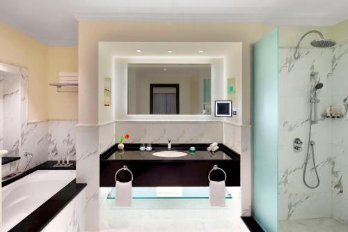 Le Meridien Al Aqah Beach Resort - Recreational Facilities